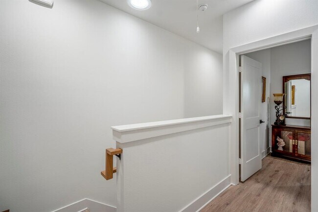 Building Photo - 6405 Highland Pine Ln
