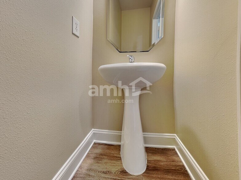 Building Photo - 9815 Waltham Ct