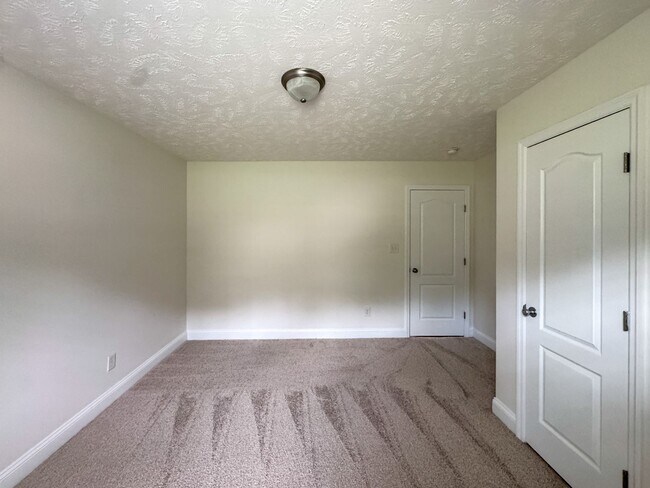 Building Photo - Charming 3 Bed 2 Bath Home in Fayetteville