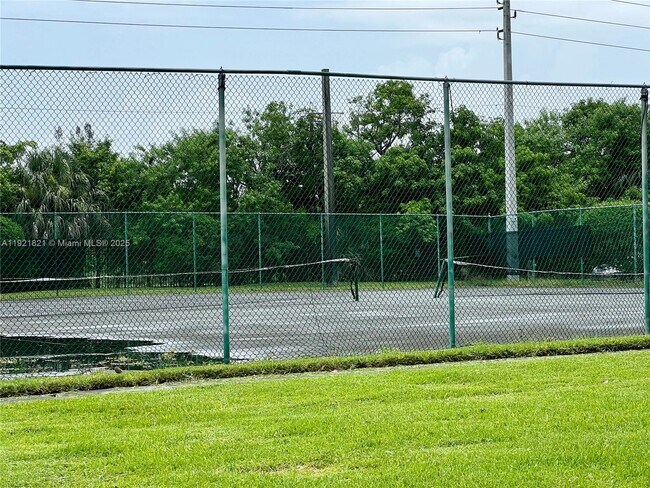 Building Photo - 1477 Lake Crystal Dr