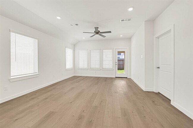 Building Photo - 17123 Bluebonnet Creek Trl