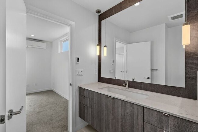 Building Photo - Hilltop Gem w/ AC and 360° Rooftop Views (1st Month Free)