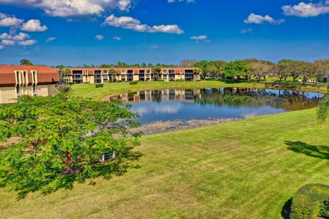 Building Photo - 5390 Woodland Lakes Dr