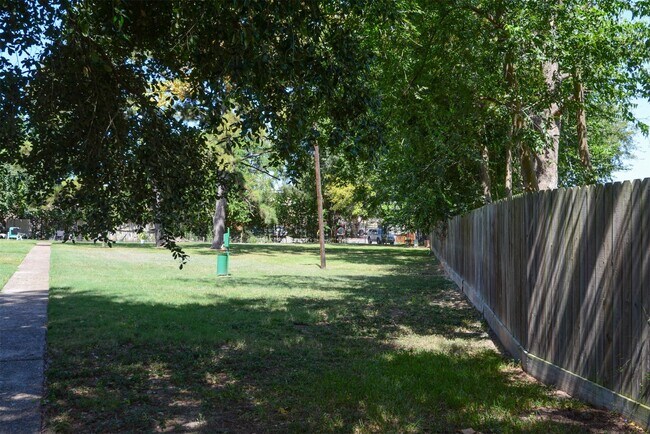 Building Photo - 5632 Birchmont Dr