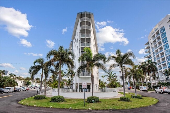 Building Photo - 720 Bayshore Dr
