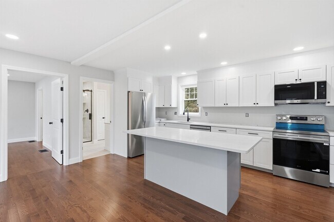 Building Photo - 24 Daytona St