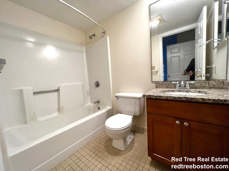 Building Photo - 345 Franklin St