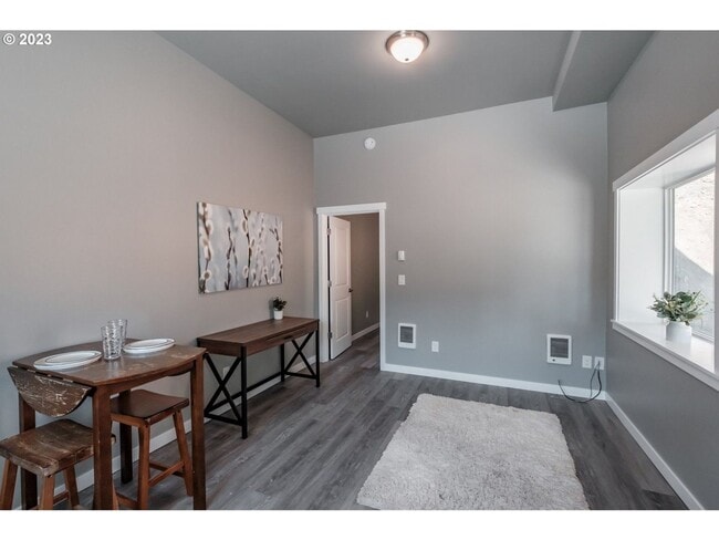 Building Photo - 1-Bedroom 1 Bath Apartment