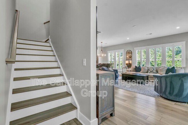 Building Photo - 123 Sabal Ct