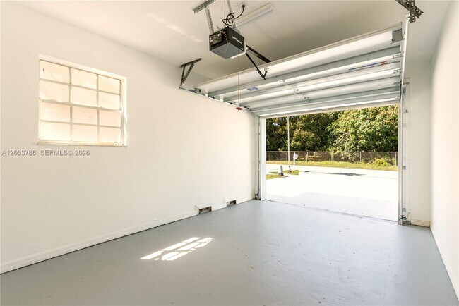 Building Photo - 15881 SW 139th Ave
