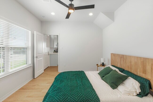 Building Photo - 307B Sterling St