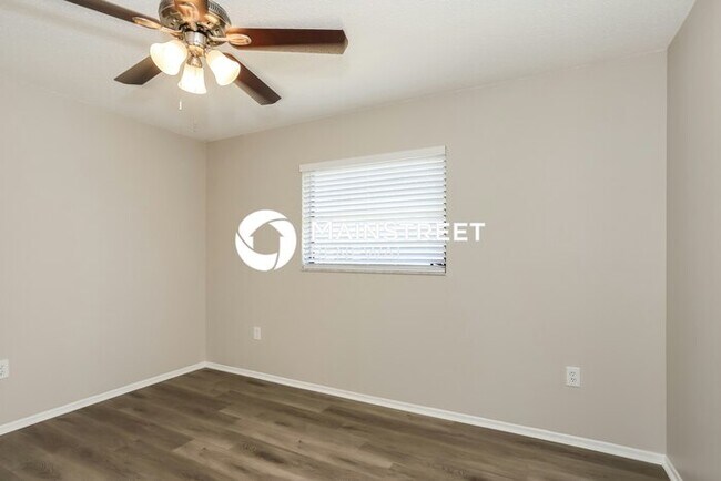 Building Photo - 3 Bedroom Pet-Friendly Home in ENGLEWOOD, FL with Main Street Renewal