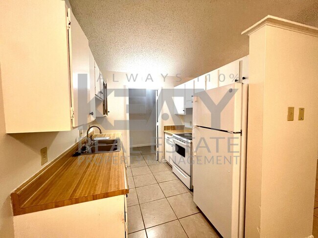 Building Photo - 803 Fox Run Ave