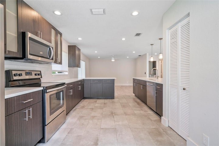 Building Photo - 7701 NW 61st Terrace