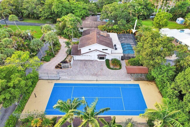 Building Photo - 2120 SW 28th Way