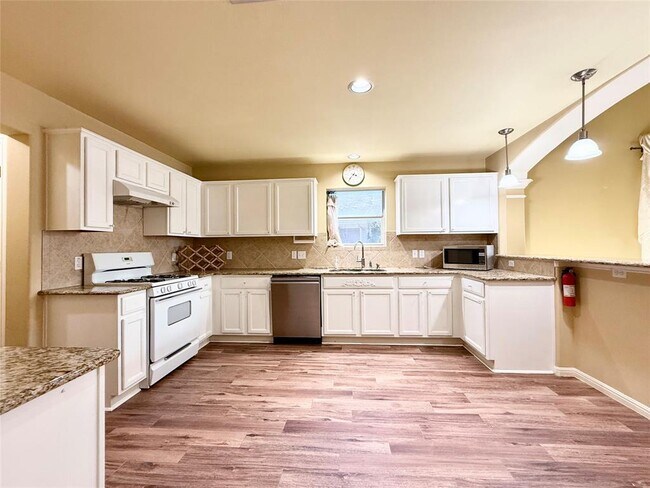 Building Photo - 3916 Bonnie Ln