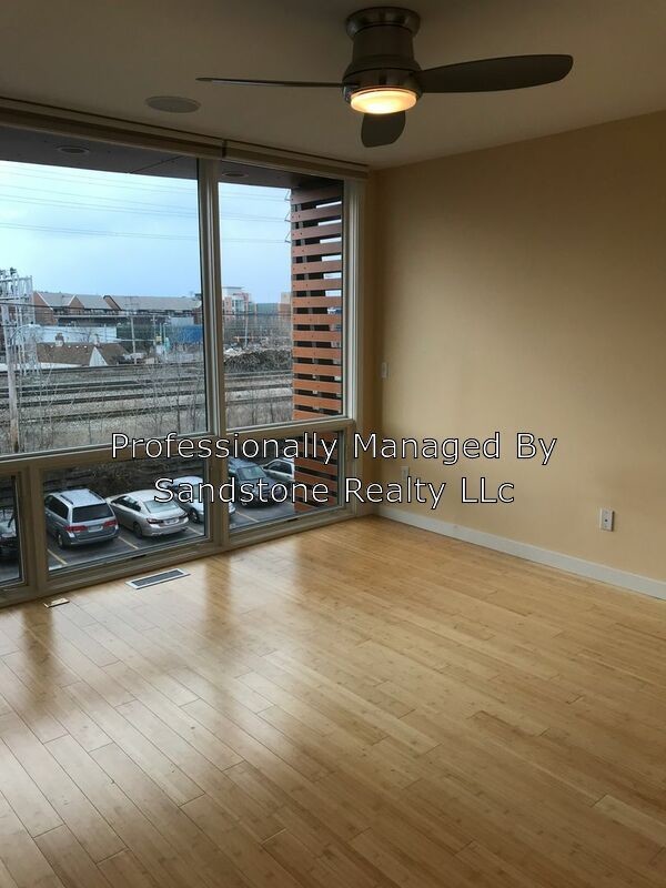 Building Photo - Little Italy TownHouse