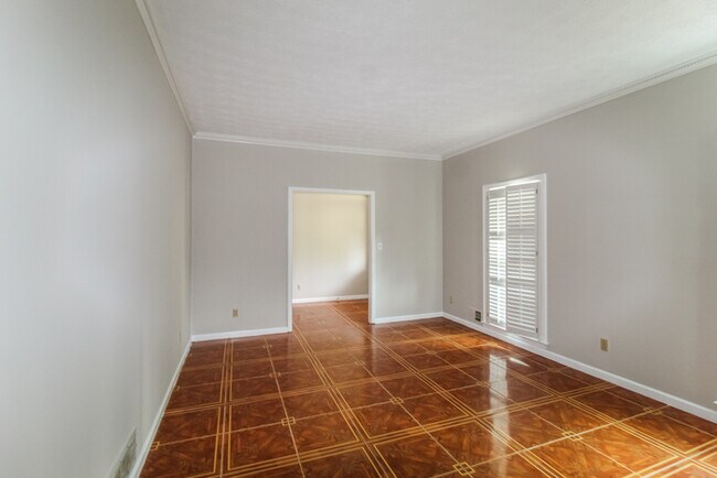 Building Photo - 4806 Castlewood Dr SW