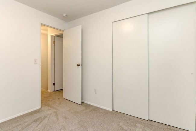 Building Photo - Four Bedroom House Near Camelot Park