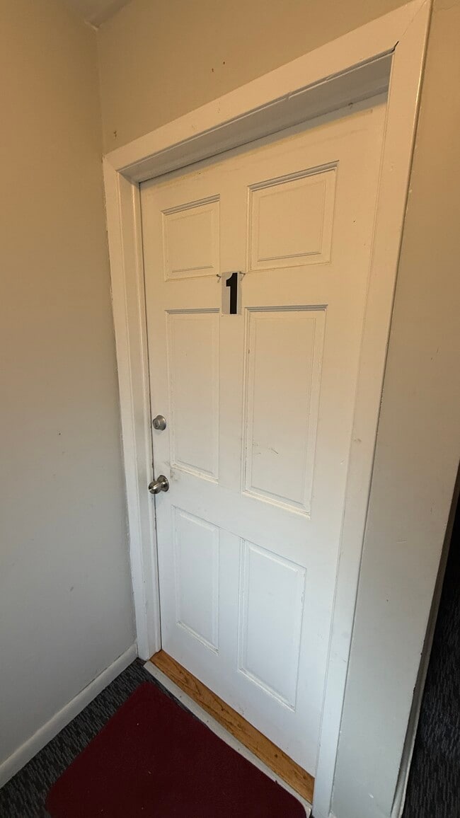 Building Photo - 484 Main St