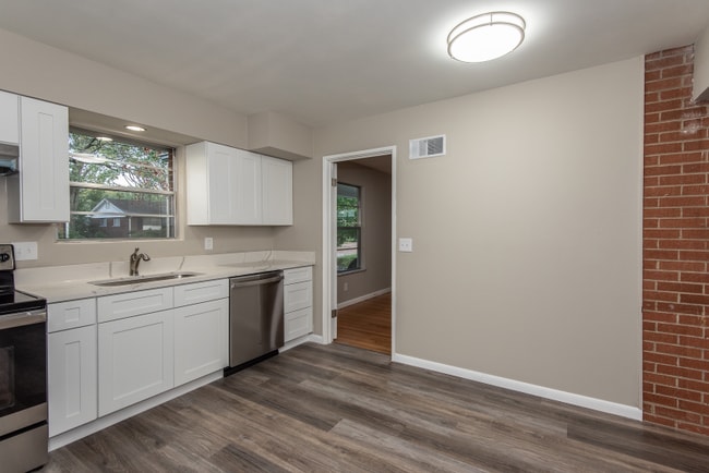 Building Photo - 1014 Romine Dr