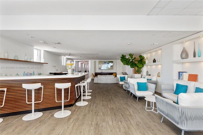 Building Photo - 2600 E Hallandale Beach Blvd