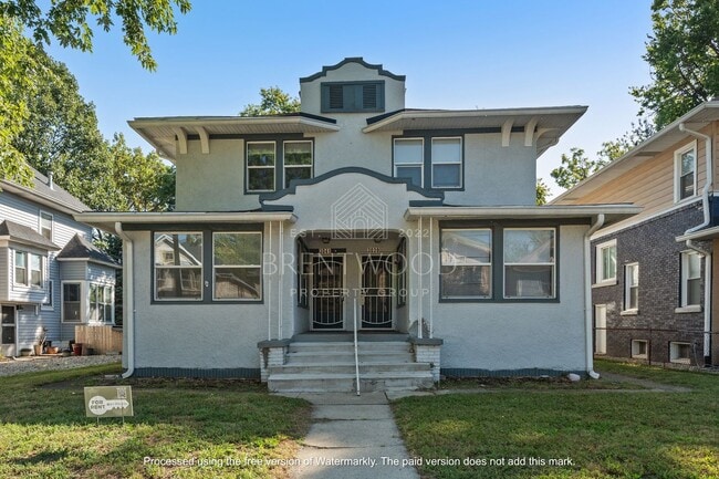 Primary Photo - Spacious 4 Bed 1.5 Bath Updated Home