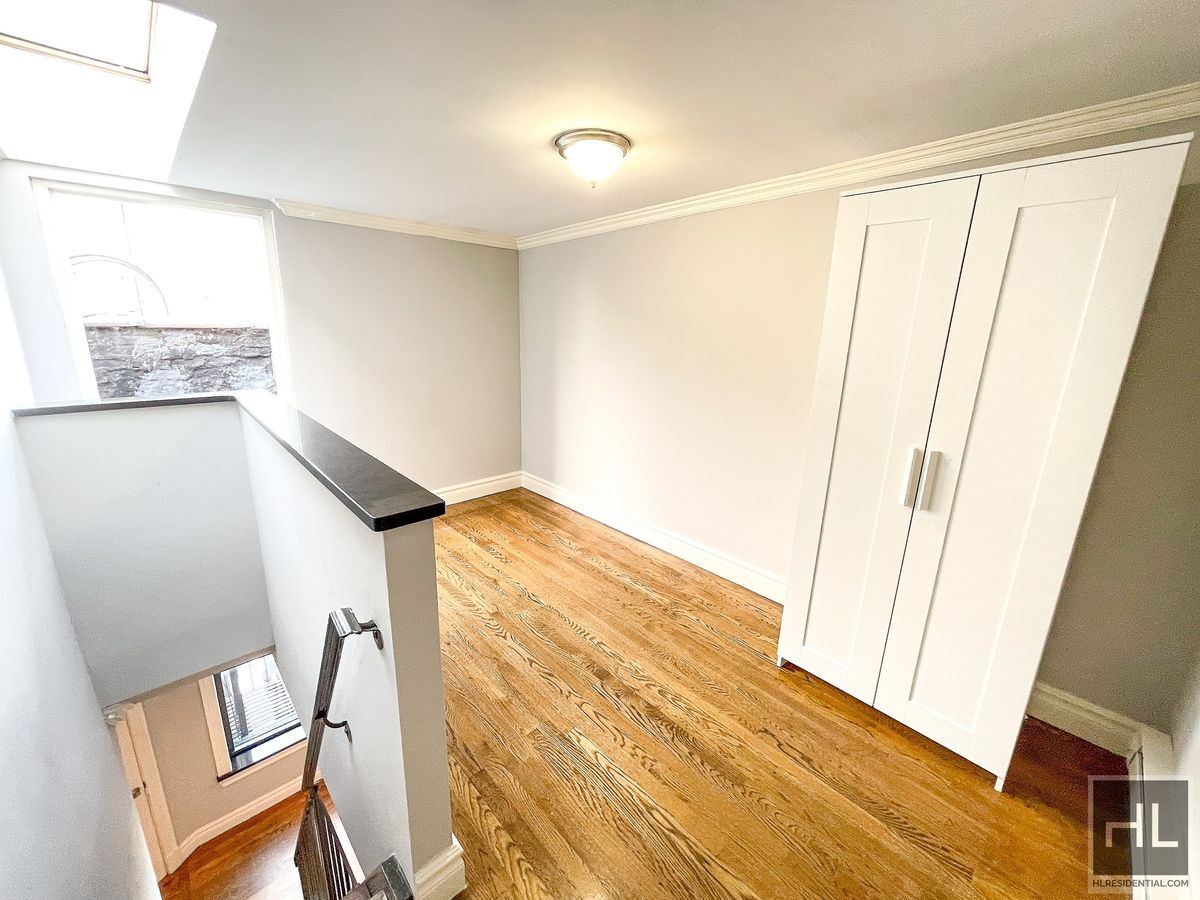 Building Photo - MOTT ST.