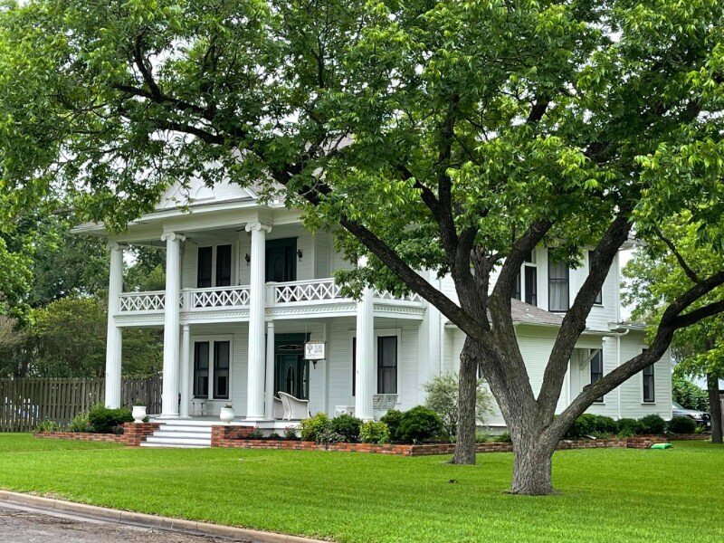 Building Photo - 819 Hackberry St