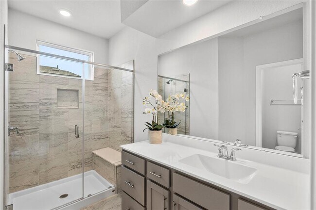 Building Photo - Baythorne Dr