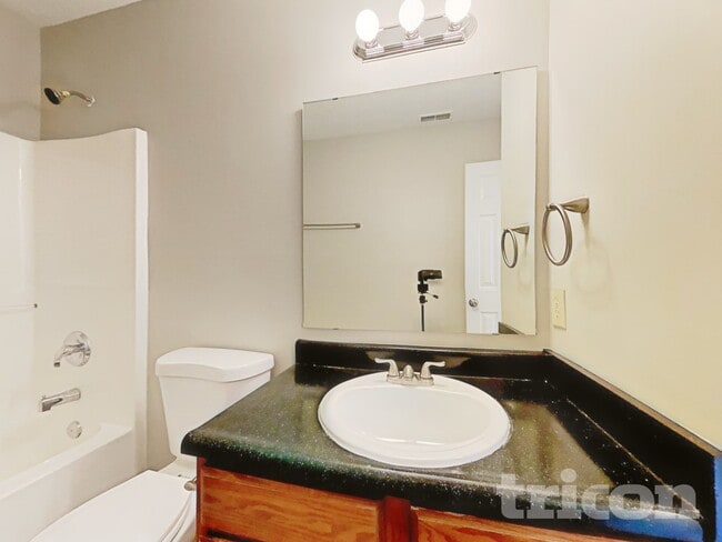 Building Photo - 1082 Sunmeadow Cir