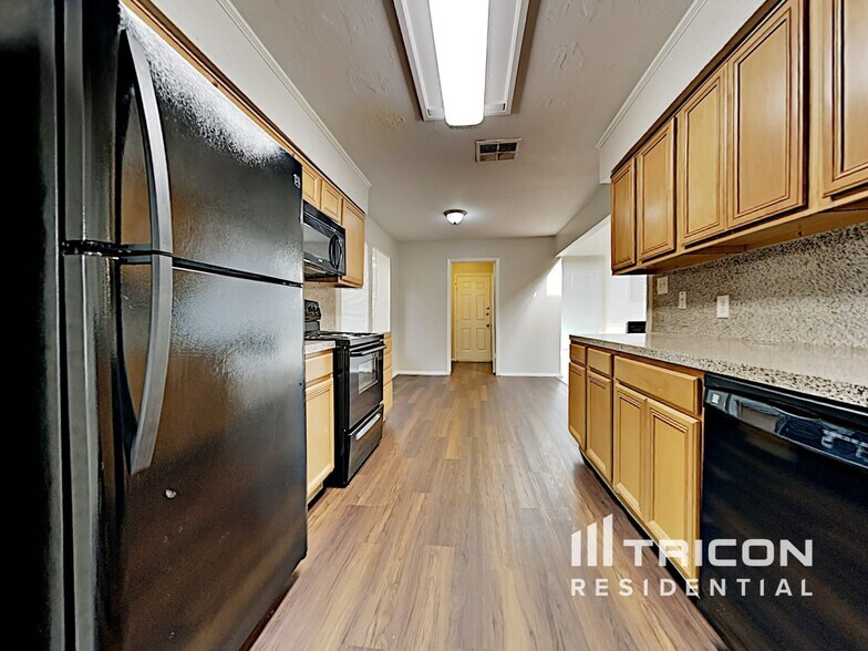 Building Photo - 5814 Arncliffe Dr
