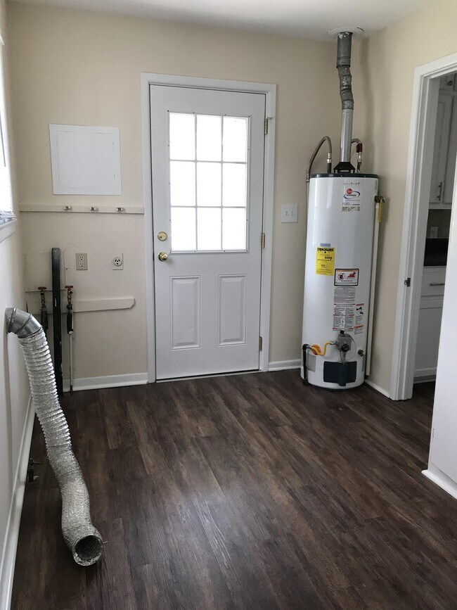 Building Photo - 503 Isern St