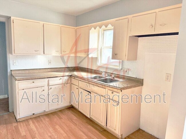 Building Photo - 1374 E 94th St