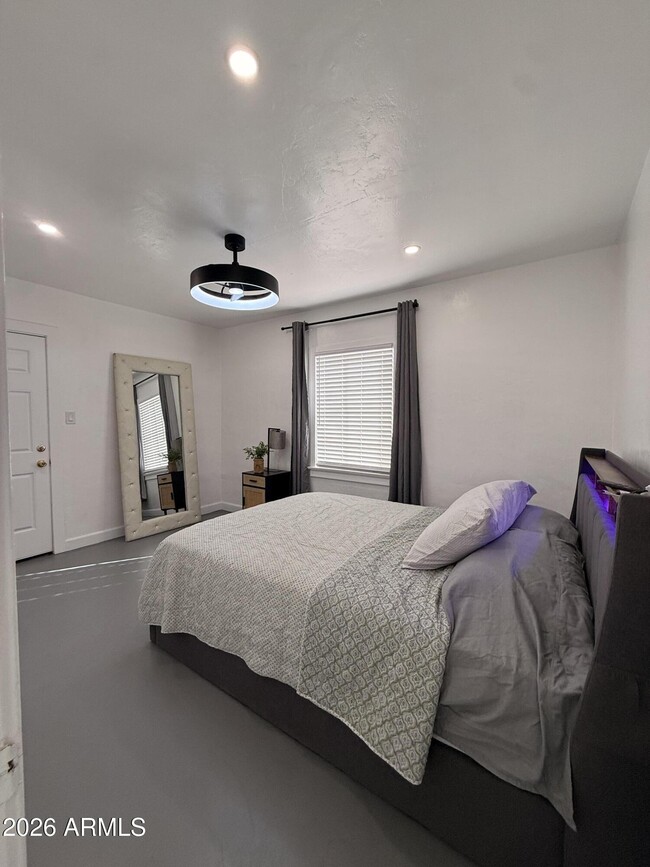 Building Photo - 2708 N Dayton St