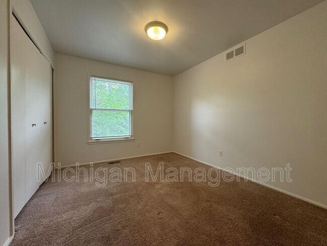 Building Photo - 3324 Bluett Rd