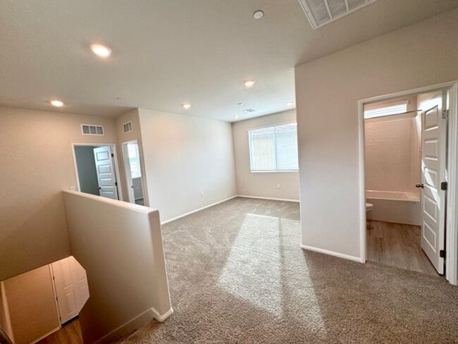 Building Photo - MOVE IN SPECIAL! $1000 off 1st month rent if you move in the month of January! Spacious 4 Bedroom...