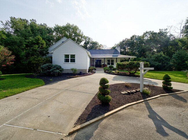 Building Photo - 17 Bauers Ln