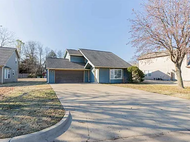 Primary Photo - Spacious 3-Bedroom Home Near Oklahoma Stat...