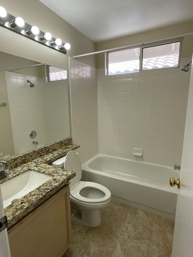 Building Photo - 2 Story Home, 3br, 2cg