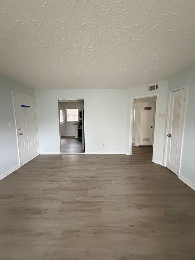 Building Photo - Dodson Courtyard Apartments | 1 & 2 BEDROOMS _ MOVE IN READY