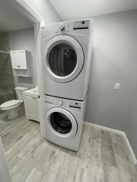Gas washer and dryer - 2615 Elizondo Ave