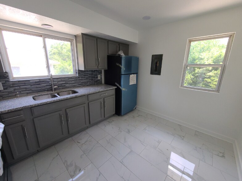 Building Photo - 7125 Askew Ave