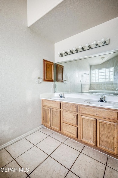 Building Photo - 4733 R L Shoemaker Dr