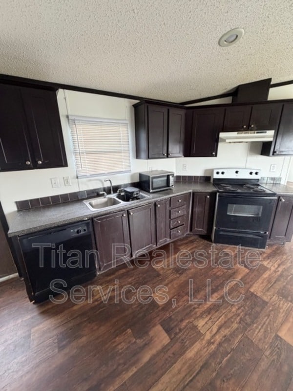 Building Photo - 1050 Osage Trail