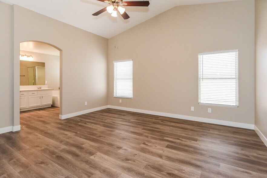 Building Photo - 8911 Deep Ridge Ct