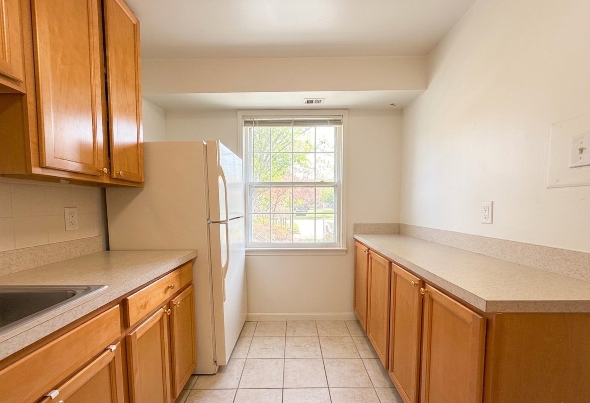 Kitchen - 6008 Westchester Park Dr