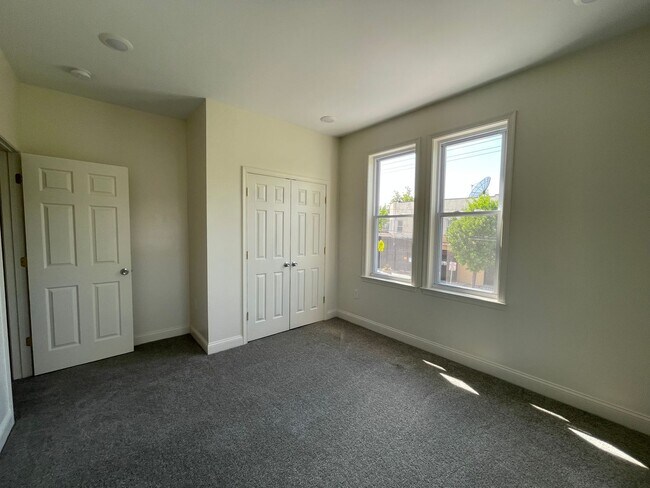 Building Photo - 6905 Belair Rd