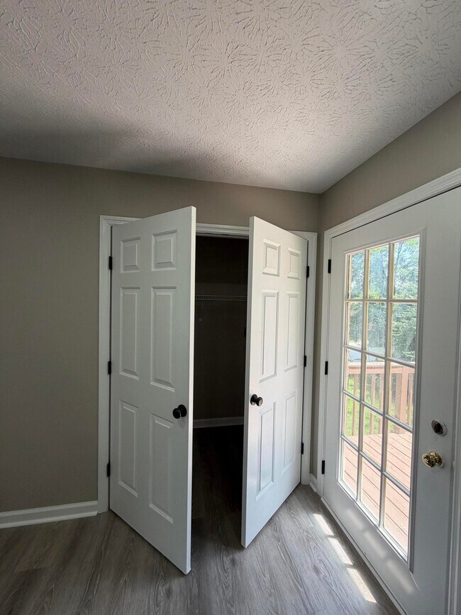 Building Photo - 372 Reynolds Dr