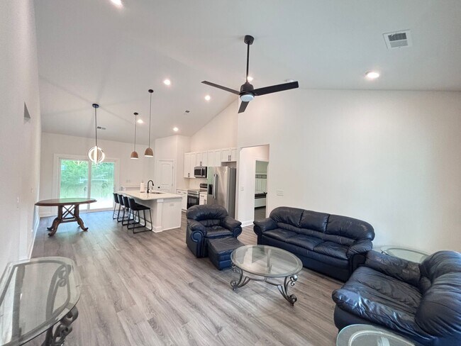 Building Photo - 1874 Rolling Hills Dr